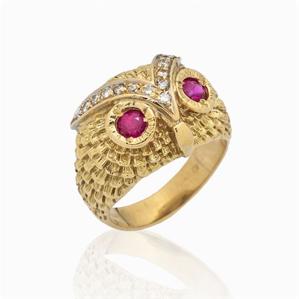 Anello civetta in oro giallo 18kt e diamanti