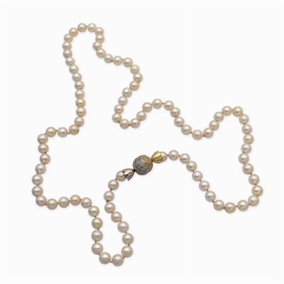 Lunga Collana Ad un Filo di Perle Coltivate