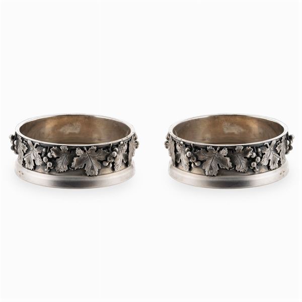 Pair of silver and wood coasters  (Italy, 20th century)  - Auction FINE SILVER AND ART OF THE TABLE - Colasanti Casa d'Aste