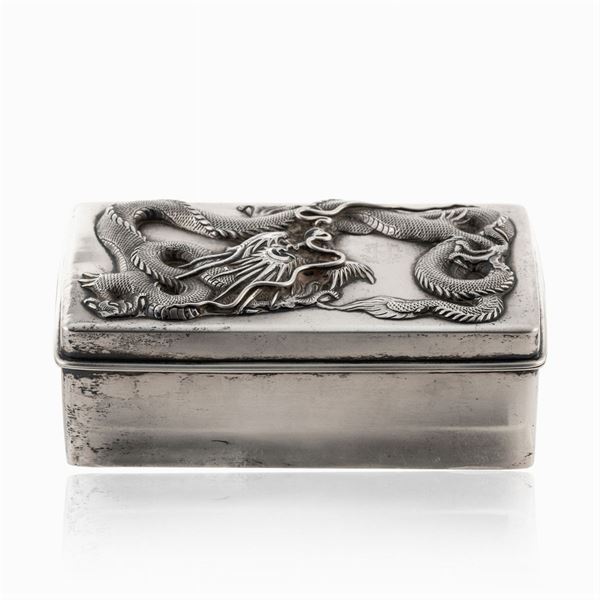 Scatola rettangolare in argento  (Manifattura orientale del XIX-XX Sec.)  - Asta ARGENTI E ARTE DELLA TAVOLA - Colasanti Casa d'Aste