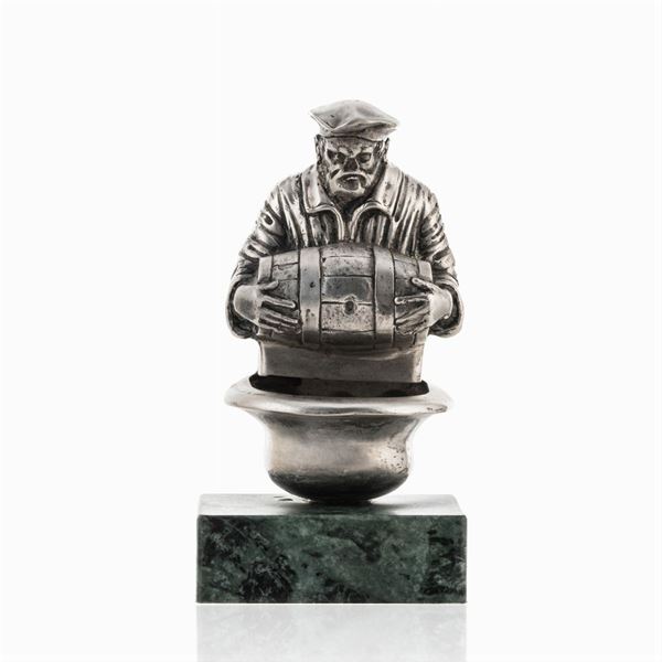 Modello di fontana in argento e marmo