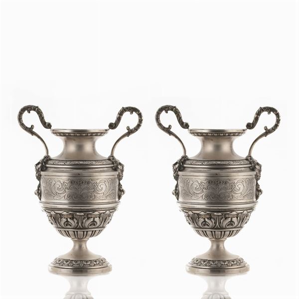 Pair of two-handled silver vases  (Italy, late 19th century)  - Auction FINE SILVER AND ART OF THE TABLE - Colasanti Casa d'Aste