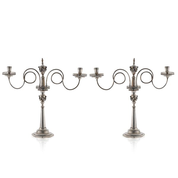 Coppia di candelabri in argento a quattro luci  (Germania, XIX Sec.)  - Asta ARGENTI E ARTE DELLA TAVOLA - Colasanti Casa d'Aste