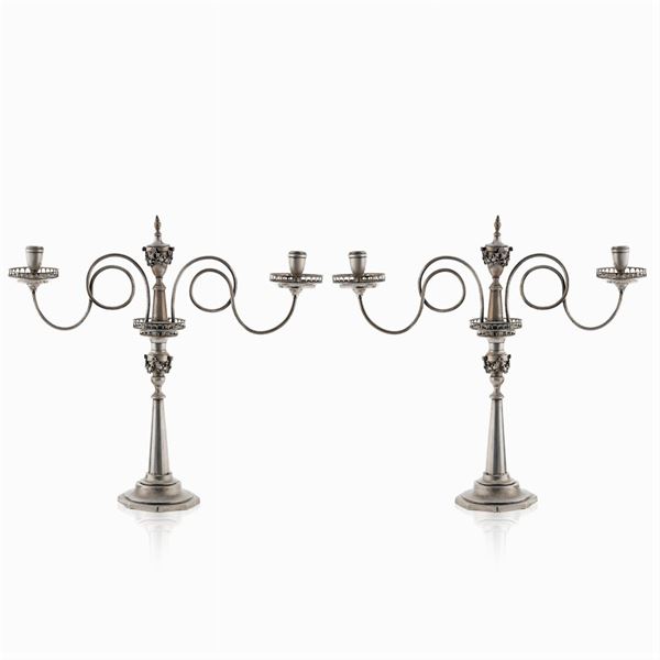 Coppia di candelabri in argento a quattro luci
