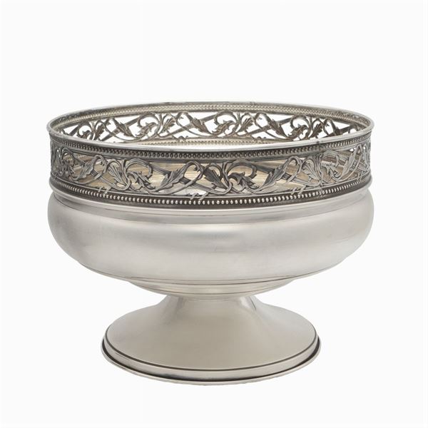 Silver centerpiece stand
