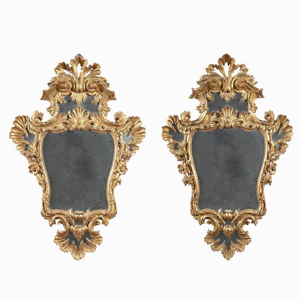 Coppia di specchiere in legno dorato ed intagliato