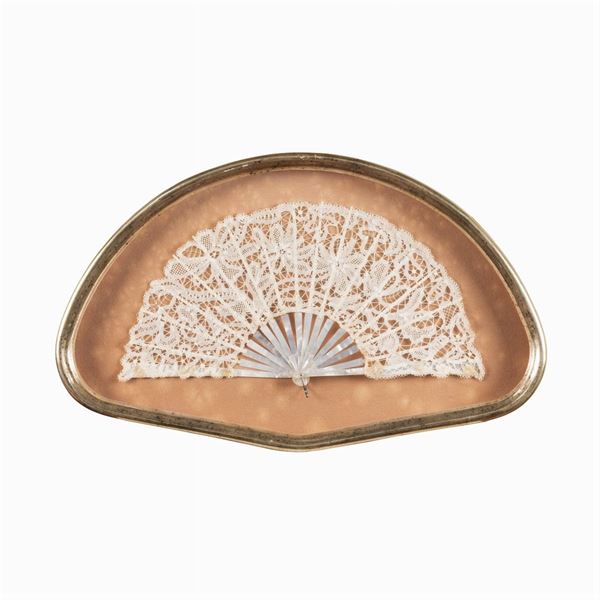 Mother of pearl and lace fabric fan