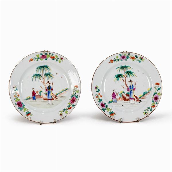 Coppia di piatti in porcellana  (Cina,  periodo Qianlong 1735-1795)  - Asta Dipinti Antichi, Arredi, Sculture e Oggetti d'Arte - Colasanti Casa d'Aste
