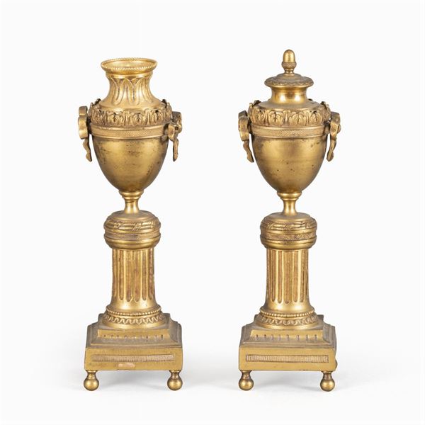 Coppia di cassolettes in bronzo dorato