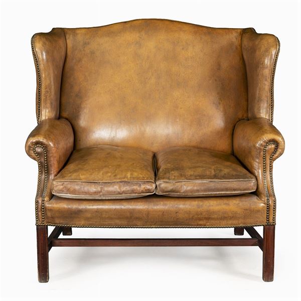 Wood and leather sofa  (England, 20th century)  - Auction Old Master Paintings, Furniture, Sculpture and  Works of Art - Colasanti Casa d'Aste