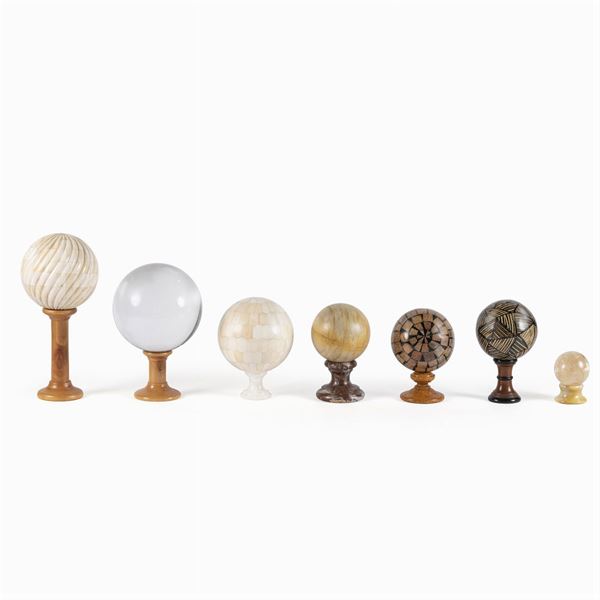 Gruppo di sfere in materiali diversi (7)  (Italia, XX Sec.)  - Asta Dipinti Antichi, Arredi, Sculture e Oggetti d'Arte - Colasanti Casa d'Aste