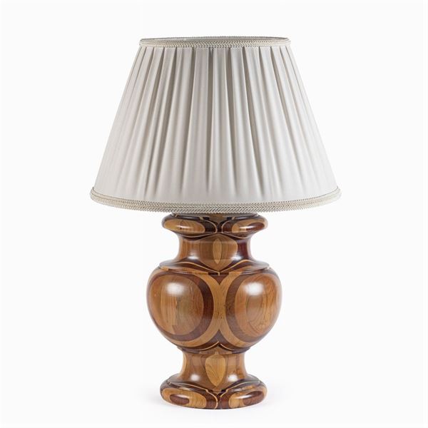 Lampada da tavolo in legno