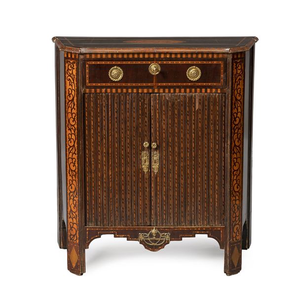Mahogany sideboard  (Holland, 18th-19th century)  - Auction Old Master Paintings, Furniture, Sculpture and Works of Art - Colasanti Casa d'Aste