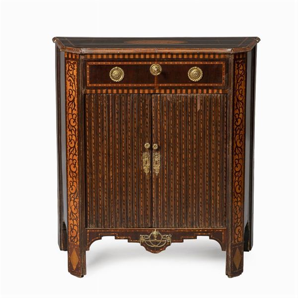 Piccola credenza in mogano
