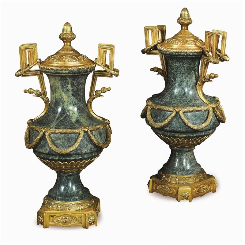 Coppia di Vasi in Marmo Verde e Bronzo Dorato