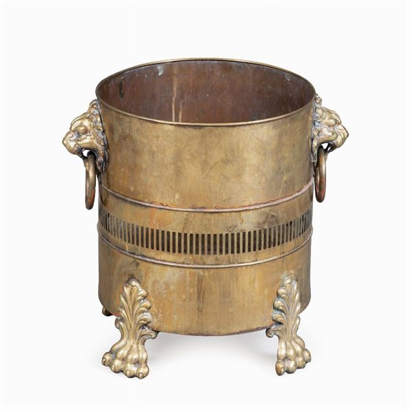 Gild metal vase holder