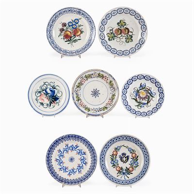 Collezione di Sette Piatti in Maiolica