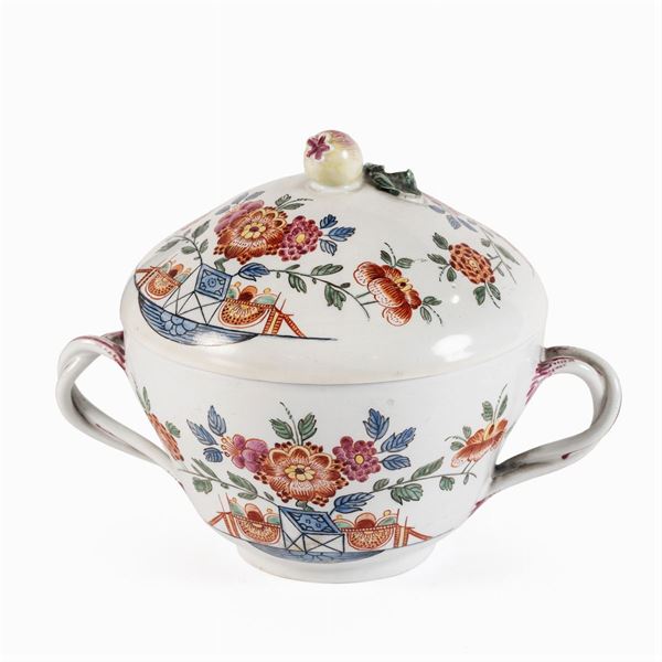 Tazza da puerpera con coperchio in porcellana
