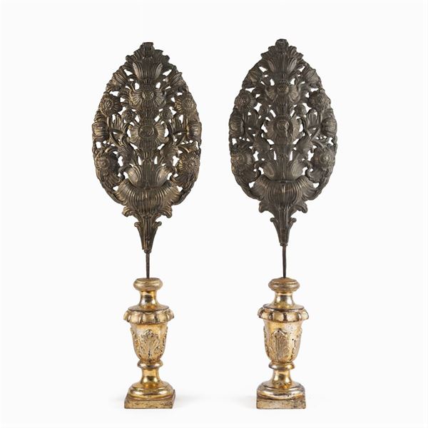 Coppia di vasi portapalme e palmette  (Napoli, XVIII Sec.)  - Asta Dipinti Antichi, Arredi, Sculture e Oggetti d'Arte - Colasanti Casa d'Aste