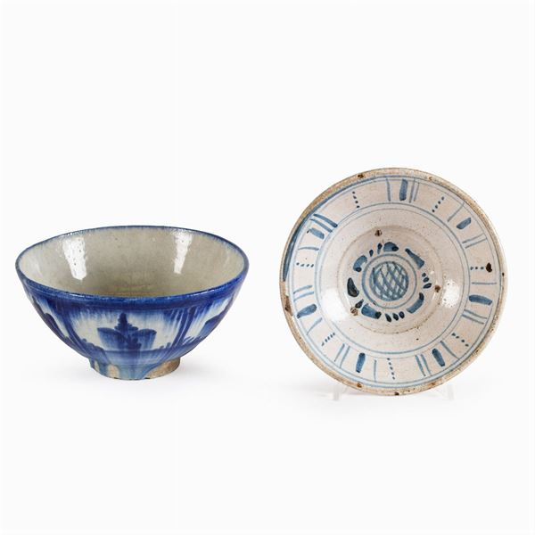 Due coppette in maiolica policroma