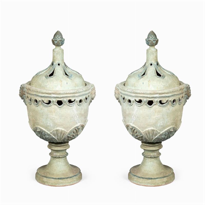 Coppia di Vasi in Terracotta Dipinta in Policromia