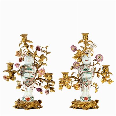 Coppia di Candelabri in Porcellana e Bronzo Dorato