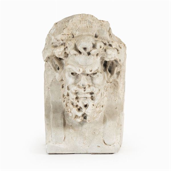 Scultura in marmo bianco