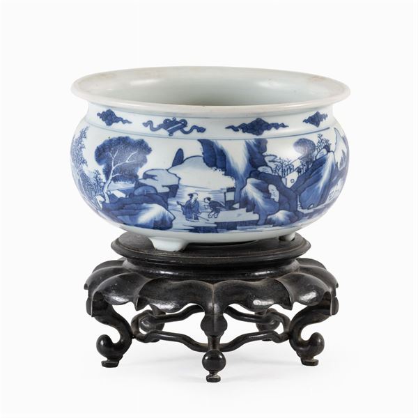 Vasca dei pesci in porcellana bianco e blu  (Cina, Dinastia Qing)  - Asta Dipinti Antichi, Arredi, Sculture e Oggetti d'Arte - Colasanti Casa d'Aste