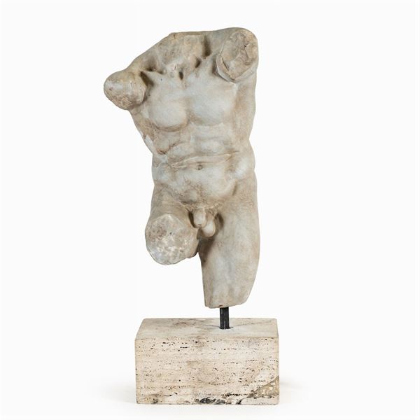 Torso virile in marmo bianco