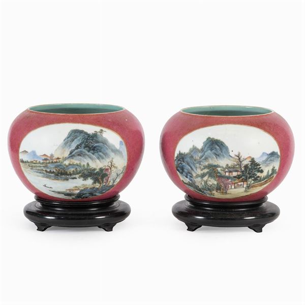Coppia di vasi a boccia in porcellana  (Cina, XIX Sec.)  - Asta Dipinti Antichi, Arredi, Sculture e Oggetti d'Arte - Colasanti Casa d'Aste