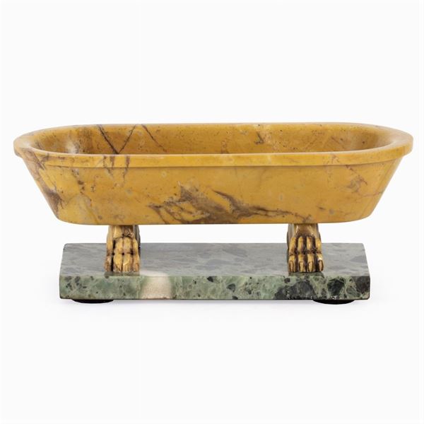 Modello di vasca in marmo giallo antico  (XX Sec.)  - Asta Dipinti Antichi, Arredi, Sculture e Oggetti d'Arte - Colasanti Casa d'Aste