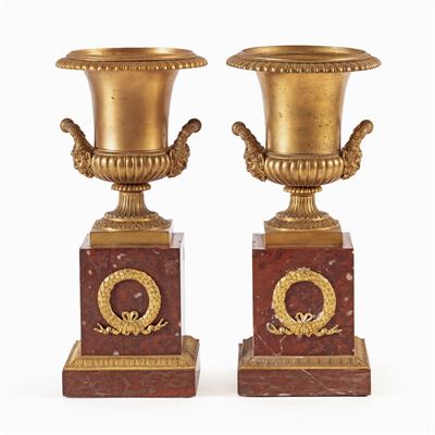 Coppia di Vasi in Bronzo Dorato e Marmo