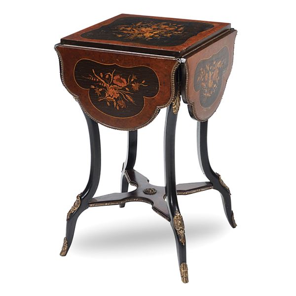 Folding table in different woods