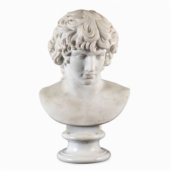 Testa di Antinoo in marmo bianco statuario  (Italia, XIX-XX Sec.)  - Asta Dipinti Antichi, Arredi, Sculture e Oggetti d'Arte - Colasanti Casa d'Aste