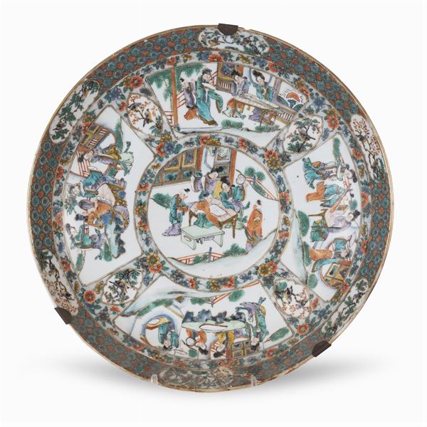 Grande piatto in porcellana Famiglia Verde  (Cina, XVIII Sec.)  - Asta Dipinti Antichi, Arredi, Sculture e Oggetti d'Arte - Colasanti Casa d'Aste