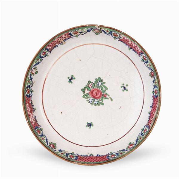 Piatto in maiolica policroma