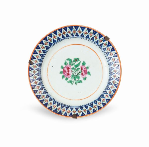 Piatto in maiolica policroma