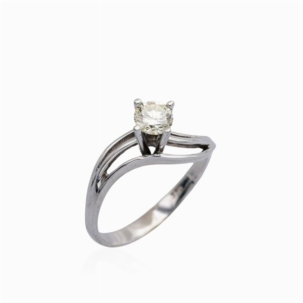 Anello solitario in oro bianco 18kt con un diamante  - Asta Gioielli Orologi Fashion Vintage - Colasanti Casa d'Aste