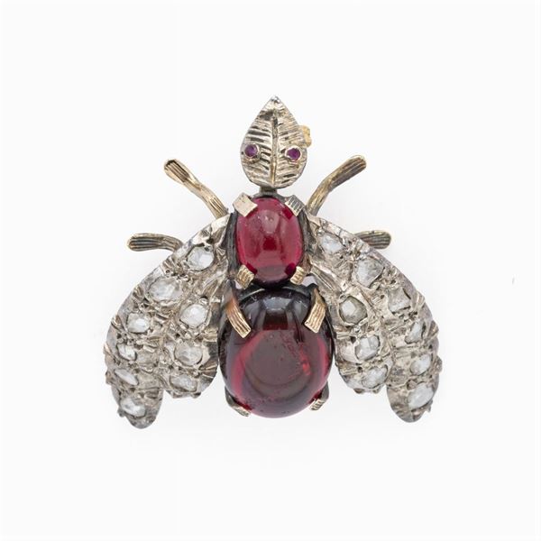 yellow gold and silver and diamond roses Bee brooch
