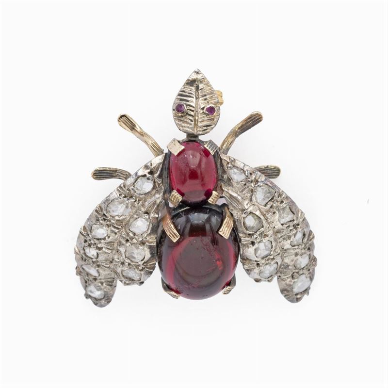 Spilla Ape in Oro Giallo e Argento e Rose di Diamante