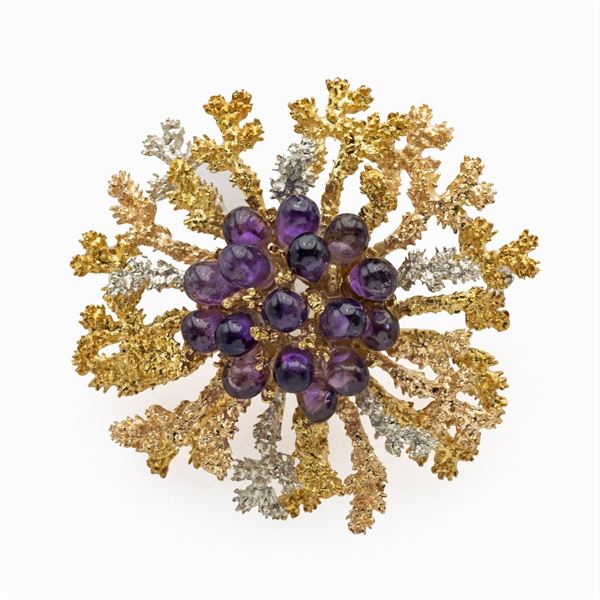Spilla a motivo floreale  in oro a tre colori 18kt