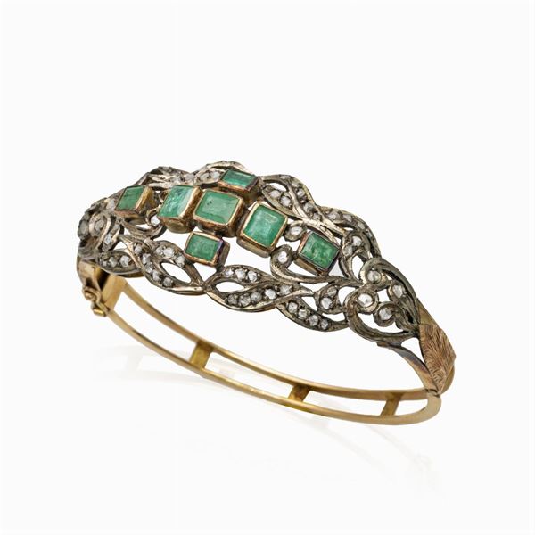 Bracciale a manetta in oro e argento con smeraldi
