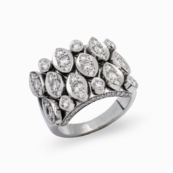Cartier, anello en tremblant in oro bianco 18kt e diamanti