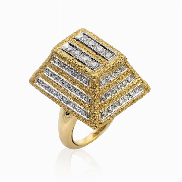 Anello a motivo geometrico in oro a due colori 18kt