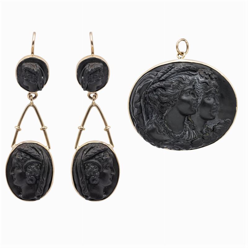 Antica Parure in Oro Giallo 12kt con Cammei in Pietra Lavica