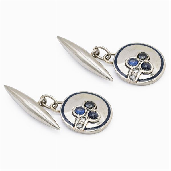 Round cufflinks with platinum clover