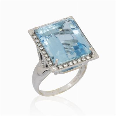 Anello in Oro Bianco 18kt con Acquamarina Ct 14