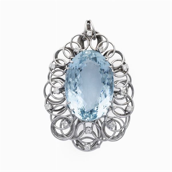 18kt white gold with circa 18 ct aquamarine pendant