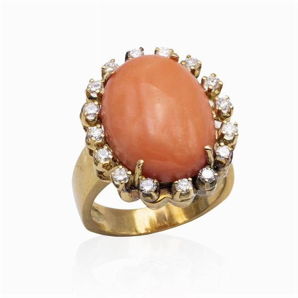 Anello in oro giallo 18kt corallo e diamanti