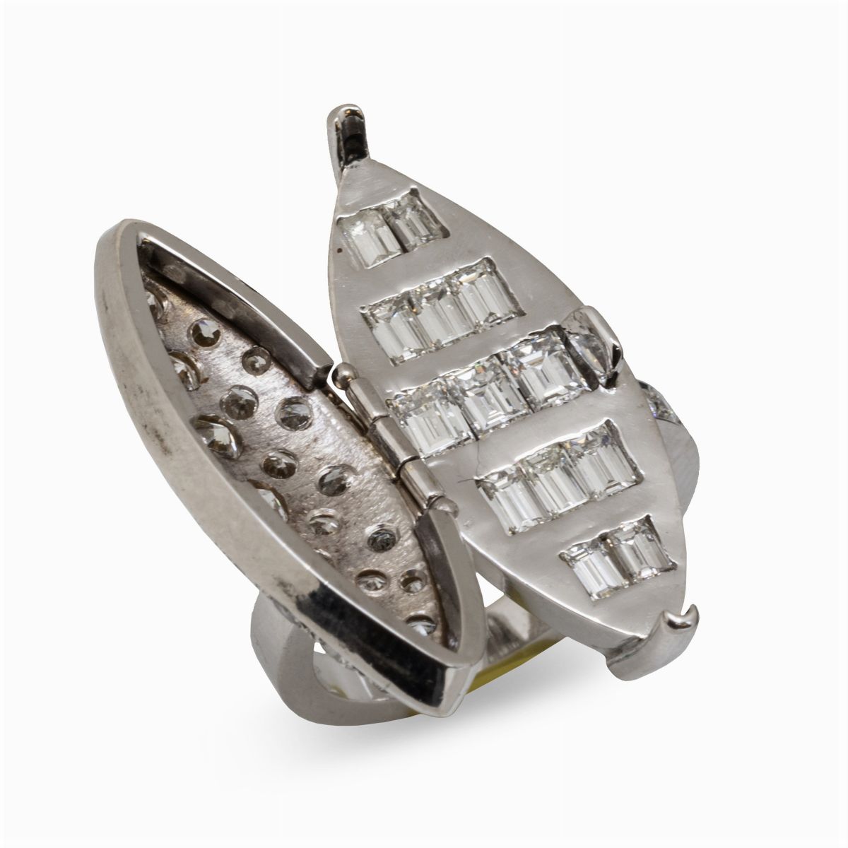 Anello a Losanga con Segreto in Oro Bianco 18kt e Diamanti